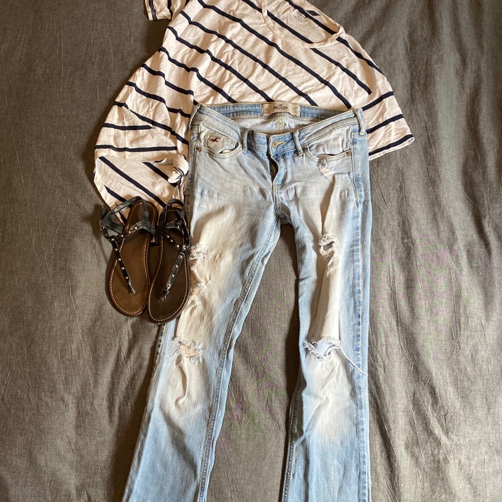 Light wash, distressed Hollister jeans